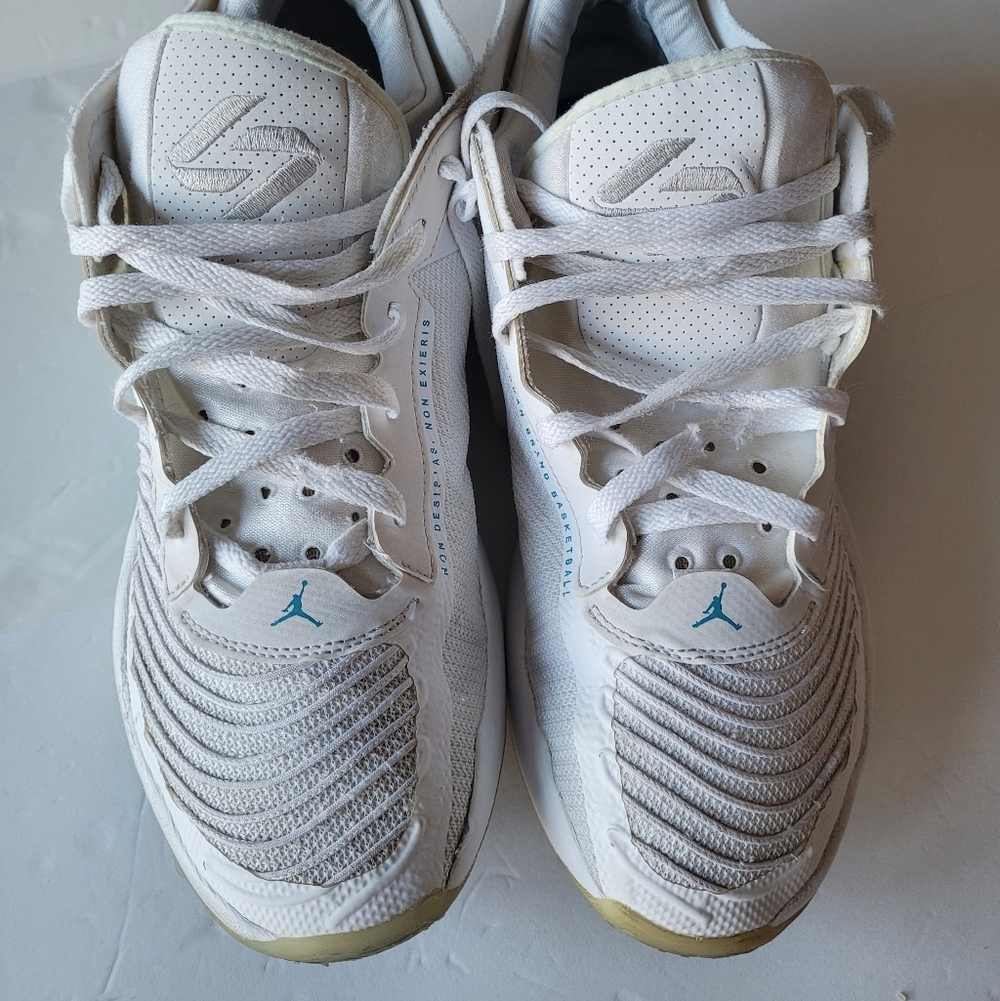 Nike Jordan Men Non Desistas - Non Exieris  Size 12 Whute/blue,orange.